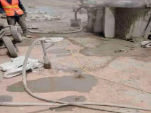 西岗水泥混凝土路面板底注浆技术 路面脱空注浆整治方案