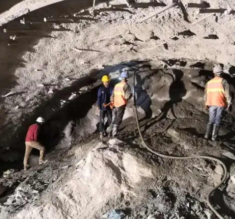 西岗拱顶带模注浆料的施工流程及注意事项